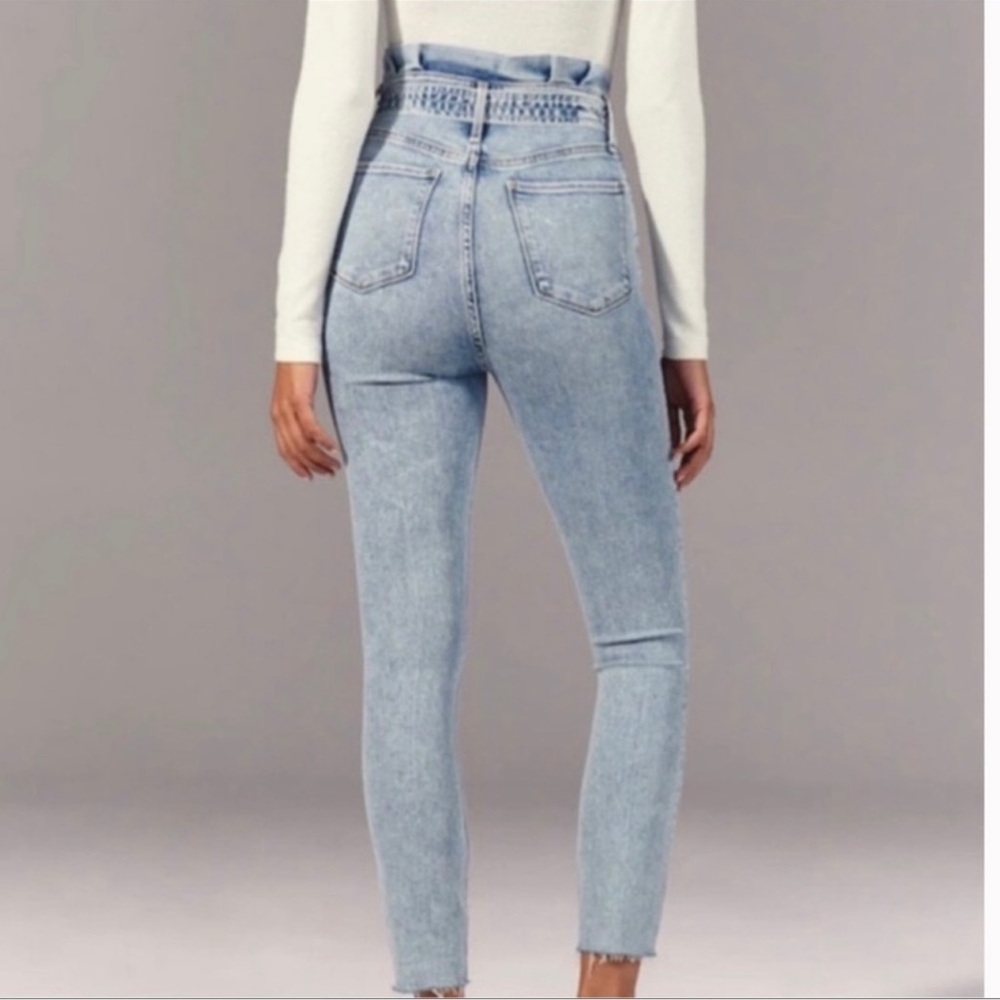 ABERCROMBIE & FITCH PAPER BAG WAIST ULTRA HIGH RISE
SUPER SKINNY JEANS LIGHT